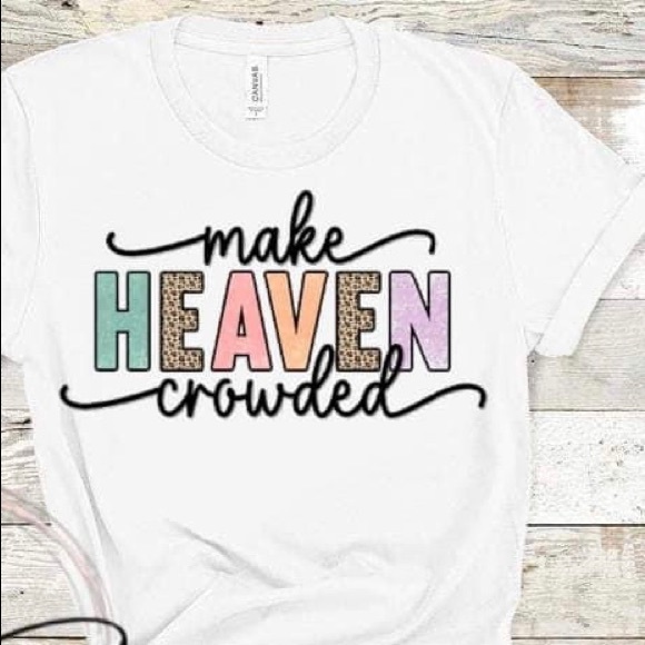 Tops - Super cute make heaven crowded tee